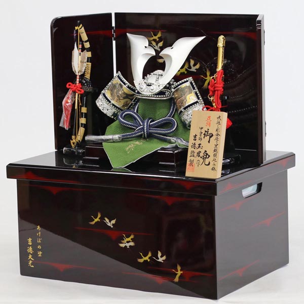 五月人形 吉徳 玉鳳作 正絹糸縅 兜 収納飾り 詳細画像 吉徳 五月人形 玉鳳作 正絹糸縅 兜 収納飾り 詳細画像