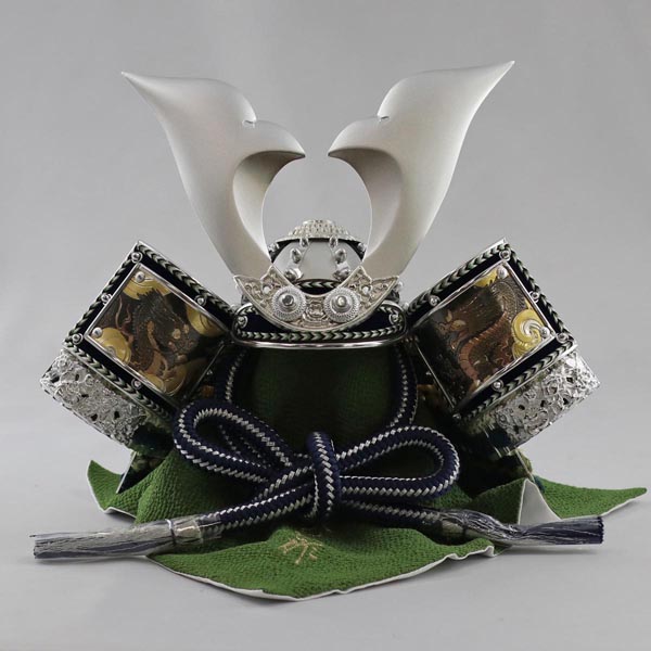 五月人形 吉徳 玉鳳作 正絹糸縅 兜 収納飾り 詳細画像 吉徳 五月人形 玉鳳作 正絹糸縅 兜 収納飾り 詳細画像