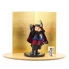 五月人形: 壹三作 もののふ童シリーズ 一番星織田 壱三（いちぞう） 金屏風 ハードメイプル突板 円形台飾り