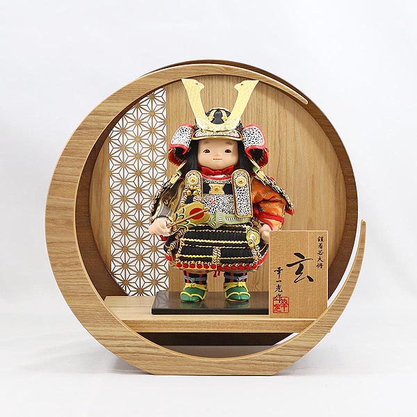 玄（げん） 金小札黒糸威 透かし麻の葉模様 木製 円形 三日月形飾り台 (小)