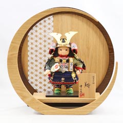 翔(しょう) 黒小札紺糸威 透かし麻の葉模様 木製 円形 三日月形飾り台 (大)