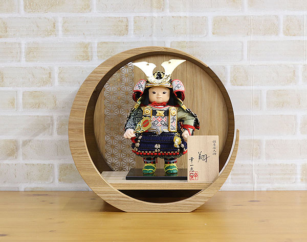 五月人形 幸一光 翔(しょう) 黒小札紺糸威 透かし麻の葉模様 木製 円形 三日月形飾り台 (小) 詳細画像 幸一光 五月人形 翔(しょう) 黒小札紺糸威 透かし麻の葉模様 木製 円形 三日月形飾り台 (小) 詳細画像