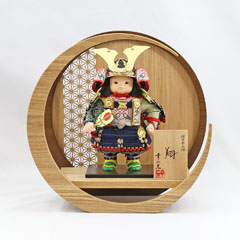 翔(しょう) 黒小札紺糸威 透かし麻の葉模様 木製 円形 三日月形飾り台 (小)