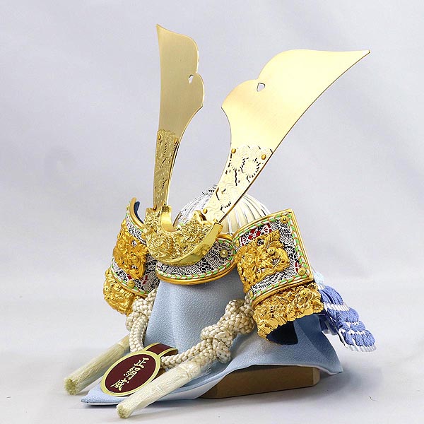 五月人形 龍玉 武光作 正絹威 透かし模様大鍬形 兜 透かし麻の葉模様 木製 円形 三日月形飾り台 (大) 詳細画像