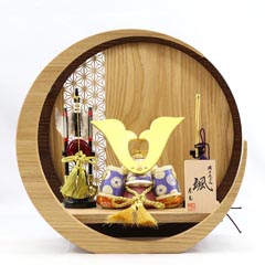 颯 「天」 大鍬形 弓太刀 透かし麻の葉模様 木製 円形 三日月形飾り台 (小) 兜飾り
