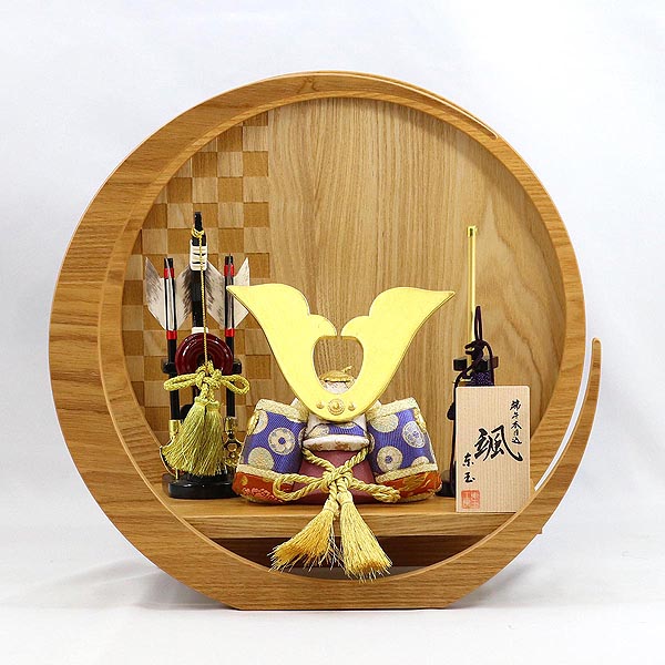 颯 「天」 大鍬形 弓太刀 市松模様 木製 円形 三日月形飾り台（小） 兜飾り