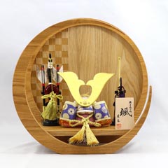 颯 「天」 大鍬形 弓太刀 市松模様 木製 円形 三日月形飾り台(小) 兜飾り