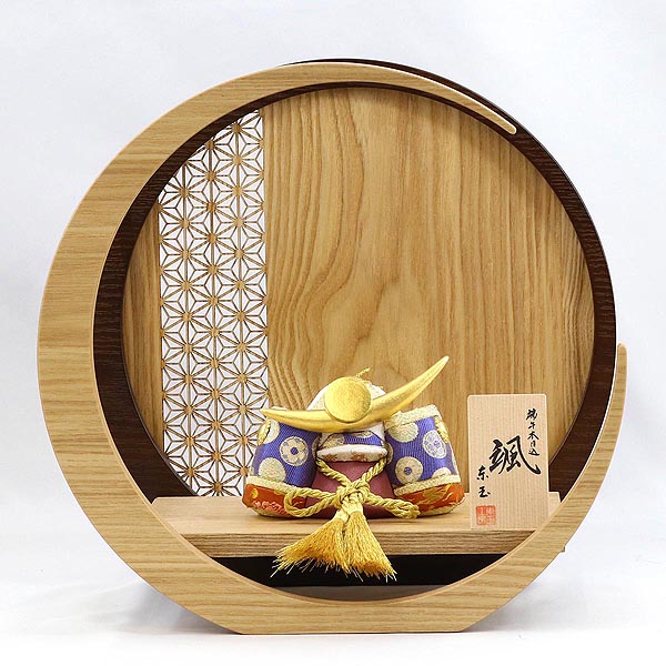 颯 「天」 上杉 透かし麻の葉模様 木製 円形 三日月形飾り台 (小) 兜飾り