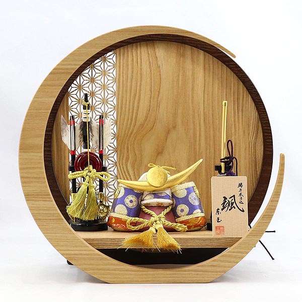 颯 「天」 上杉 弓太刀 透かし麻の葉模様 木製 円形 三日月形飾り台 (小) 兜飾り