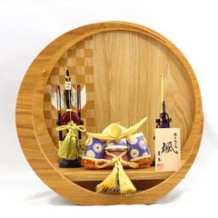 颯 「天」 上杉 弓太刀 市松模様 木製 円形 三日月形飾り台(小) 兜飾り