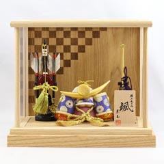 五月人形: 颯 「天」 上杉 弓太刀 白木 市松文様 アクリルケース 兜飾り