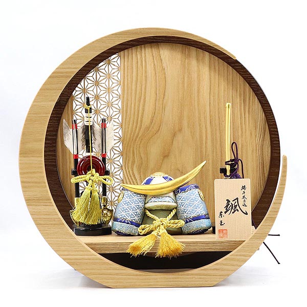 颯 「青」 伊達 弓太刀 透かし麻の葉模様 木製 円形 三日月形飾り台 (小) 兜飾り