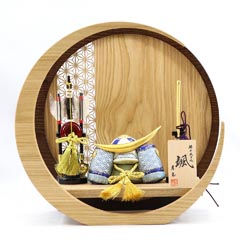 颯 「青」 伊達 弓太刀 透かし麻の葉模様 木製 円形 三日月形飾り台 (小) 兜飾り