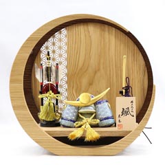 颯 「青」 上杉 弓太刀 透かし麻の葉模様 木製 円形 三日月形飾り台 (小) 兜飾り