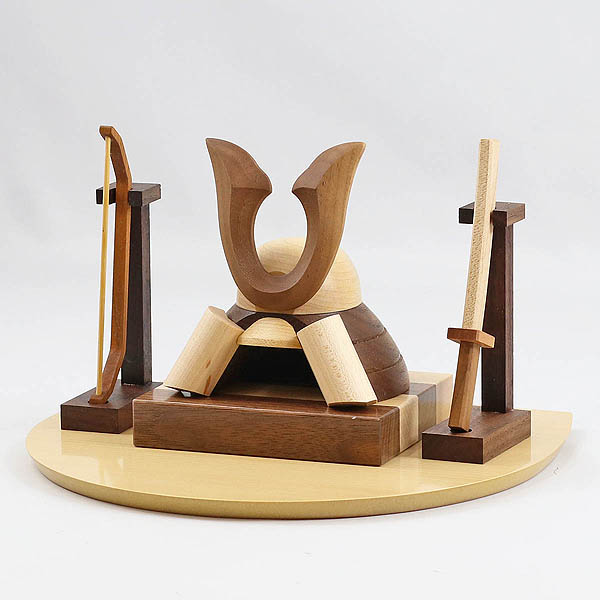 WOODY　 五月人形　木製 無垢材の兜 muku （むく） 立体大鍬形 弓・太刀 ハードメイプル突板 半円形敷板セット　詳細画像