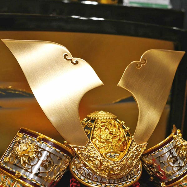 吉徳　 五月人形　雄山作 正絹赤絲縅 兜飾り　詳細画像