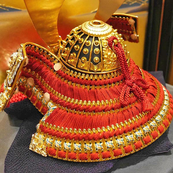 吉徳　 五月人形　雄山作 正絹赤絲縅 兜飾り　詳細画像