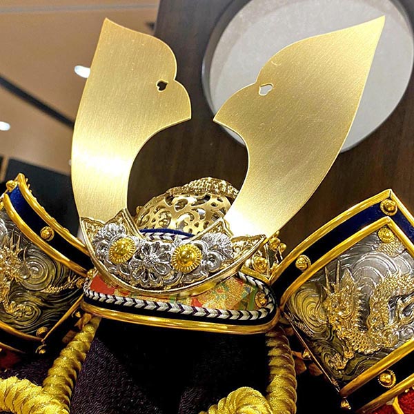 吉徳　 五月人形　玉鳳作 正絹紫段縅 兜飾り　詳細画像