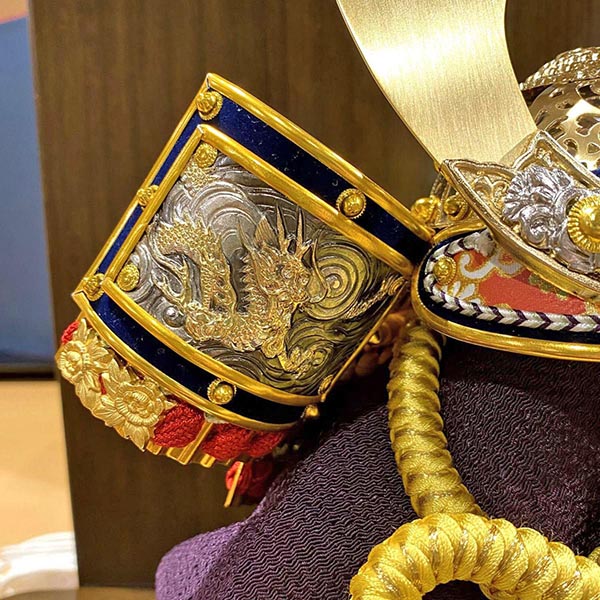 吉徳　 五月人形　玉鳳作 正絹紫段縅 兜飾り　詳細画像