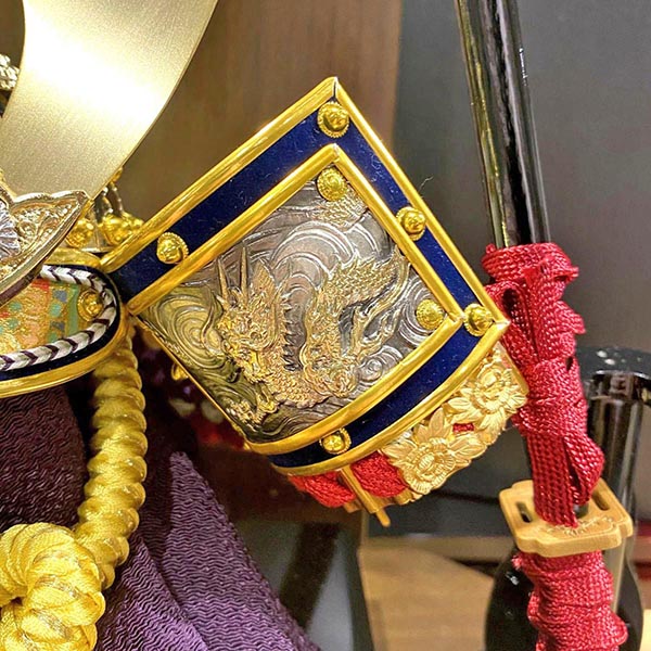 吉徳　 五月人形　玉鳳作 正絹紫段縅 兜飾り　詳細画像