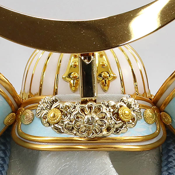 平安豊久　 五月人形　平安豊久作 水色正絹威 若竹 伊達政宗 兜 白銀 木製 円形 三日月形飾り台 (小)　詳細画像