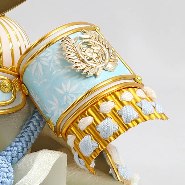 平安豊久　 五月人形　平安豊久作 水色正絹威 若竹 伊達政宗 兜 白銀 木製 円形 三日月形飾り台 (小)　詳細画像