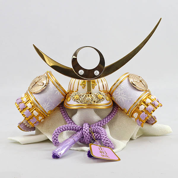 平安豊久　 五月人形　平安豊久作 藤色正絹威 若竹 上杉謙信 兜 白銀 木製 円形 三日月形飾り台 (小)　詳細画像