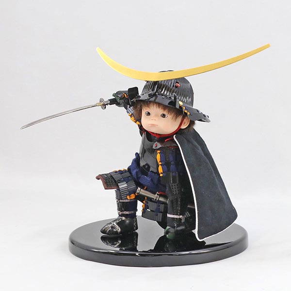 壹三　 五月人形　壹三作 もののふ童シリーズ 英雄見参伊達政宗 壱三（いちぞう） 黒塗ケース飾り　詳細画像