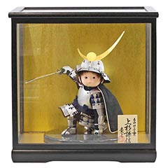 五月人形: 壹三作 もののふ童シリーズ 英雄見参上杉謙信 壱三（いちぞう） 黒塗ケース飾り