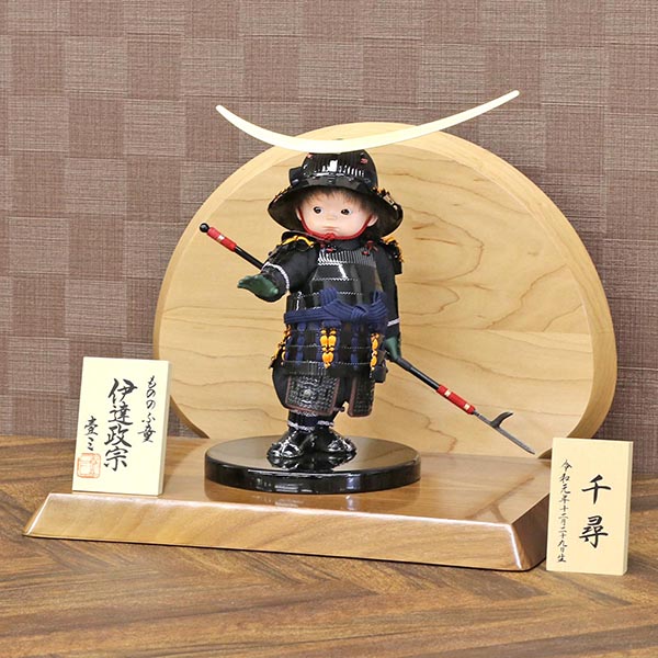 五月人形 壹三 壹三作 もののふ童シリーズ 剣舞 伊達政宗 壱三(いちぞう) 高級木材使用台屏風 詳細画像 壹三 五月人形 壹三作 もののふ童シリーズ 剣舞 伊達政宗 壱三(いちぞう) 高級木材使用台屏風 詳細画像
