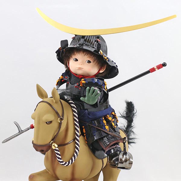 壹三　 五月人形　壹三作 もののふ童シリーズ 若駒河原毛馬(薄茶) 政宗参上 壱三（いちぞう） 黒塗ケース飾り　詳細画像