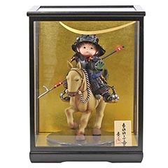 五月人形: 壹三作 もののふ童シリーズ 若駒河原毛馬(薄茶) 政宗参上 壱三（いちぞう） 黒塗ケース飾り