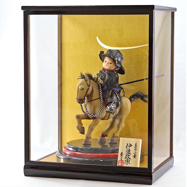 壹三　 五月人形　壹三作 もののふ童シリーズ 若駒河原毛馬(薄茶) 政宗参上 壱三（いちぞう） 黒塗ケース飾り　詳細画像