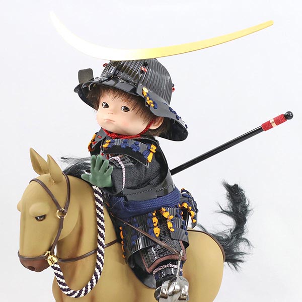 五月人形 壹三 壹三作 もののふ童シリーズ 若駒河原毛馬(薄茶) 政宗参上 壱三(いちぞう) 金屏風 ハードメイプル突板 円形台飾り 詳細画像 壹三 五月人形 壹三作 もののふ童シリーズ 若駒河原毛馬(薄茶) 政宗参上 壱三(いちぞう) 金屏風 ハードメイプル突板 円形台飾り 詳細画像