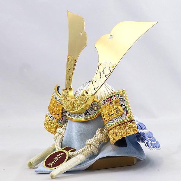 五月人形 龍玉 武光作 正絹威 透かし模様大鍬形 兜 白色屏風 白木調 収納飾り 詳細画像