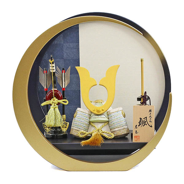 颯 「白」 中鍬形 円形丸型 市松柄 三日月飾り台 兜飾り