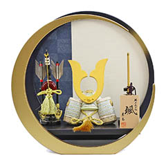 颯 「白」 中鍬形 円形丸型 市松柄 三日月飾り台 兜飾り