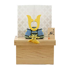 五月人形: 颯 「デニム」 中鍬形 ハードメイプル製収納箱 兜収納飾り