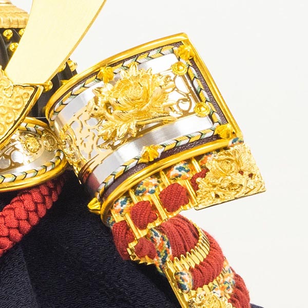 吉徳　 五月人形　雄山作 正絹赤絲縅 兜 収納飾り　詳細画像