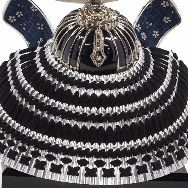 吉徳　 五月人形　黒絲縅 上杉謙信公 兜 収納飾り　詳細画像