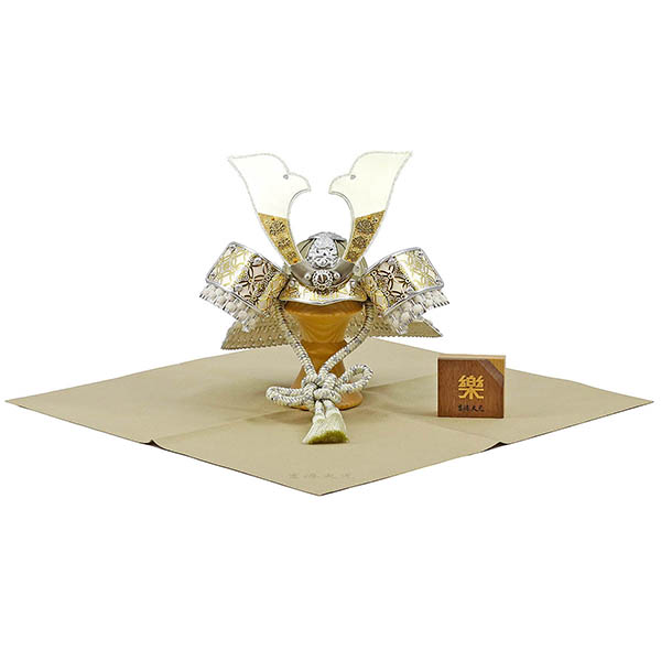 七宝彫金兜 白銀 白糸縅 敷き布 兜飾り