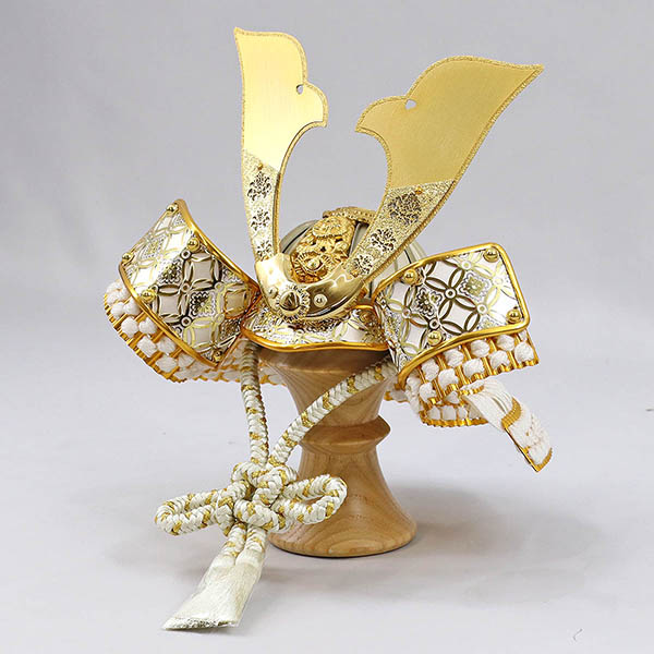 五月人形 吉徳 七宝彫金兜 白金 オーク材使用 木製収納箱 市松紋様二曲屏風 詳細画像 吉徳 五月人形 七宝彫金兜 白金 オーク材使用 木製収納箱 市松紋様二曲屏風 詳細画像