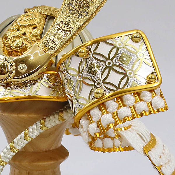 五月人形 吉徳 七宝彫金兜 白金 オーク材使用 木製収納箱 市松紋様二曲屏風 詳細画像 吉徳 五月人形 七宝彫金兜 白金 オーク材使用 木製収納箱 市松紋様二曲屏風 詳細画像