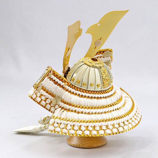 五月人形 吉徳 七宝彫金兜 白金 白糸縅 敷き布 兜飾り 詳細画像 吉徳 五月人形 七宝彫金兜 白金 白糸縅 敷き布 兜飾り 詳細画像