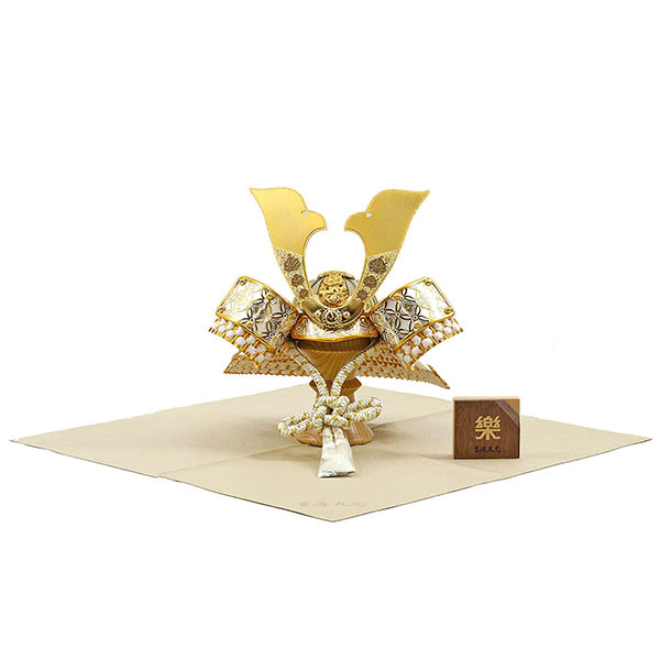 七宝彫金兜 白金 白糸縅 敷き布 兜飾り