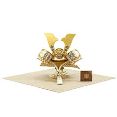 五月人形: 七宝彫金兜 白金 白糸縅 敷き布 兜飾り