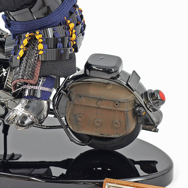 壹三　 五月人形　壹三作 わんぱくライダーミニョン クラシック 政宗参上 バイク 壱三（いちぞう） 銀色 菱形屏風　詳細画像