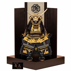 五月人形: 黒絲縅 鎧 覇気 床飾り 上杉謙信 【210H81552】