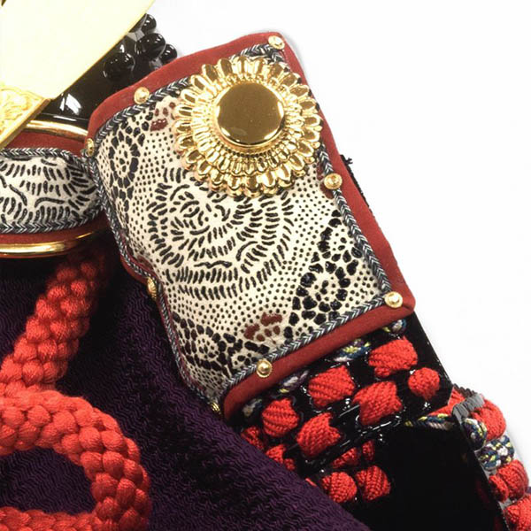 五月人形 吉徳 小桜韋縅之兜 小柴鑚穂作 吉徳大光 五月人形 江戸甲冑 小柴鑚穂作 兜飾り 甲冑飾り 和紙小