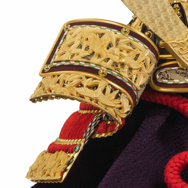 五月人形 吉徳 正絹赤絲縅 純金箔押 兜 収納飾り 詳細画像 吉徳 五月人形 正絹赤絲縅 純金箔押 兜 収納飾り 詳細画像